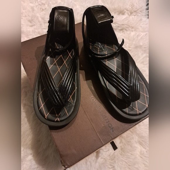 Louis Vuitton sandals - Picture 2 of 4